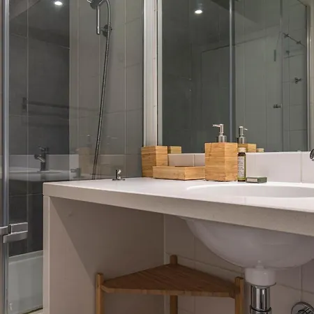 Lovelystay - 2bdr Downtown W/terrace * Lisbon