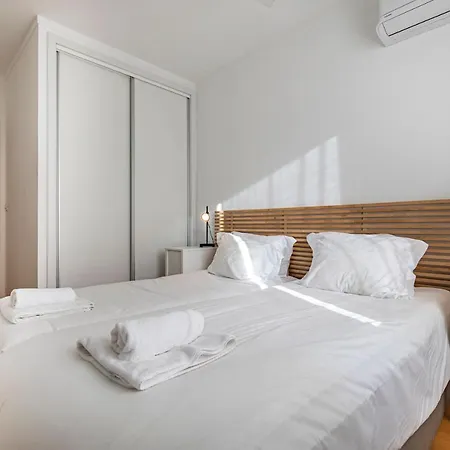Lovelystay - 2bdr Downtown W/terrace *