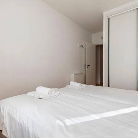 Lovelystay - 2bdr Downtown W/terrace Lizbona