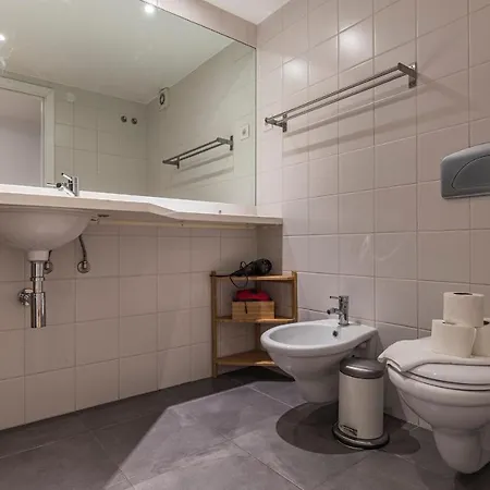 Lovelystay - 2bdr Downtown W/terrace * Lizbona