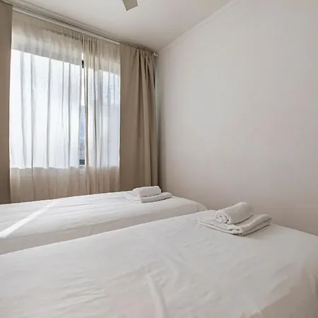 Lovelystay - 2bdr Downtown W/terrace Apartament