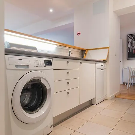 Lovelystay - 2bdr Downtown W/terrace *